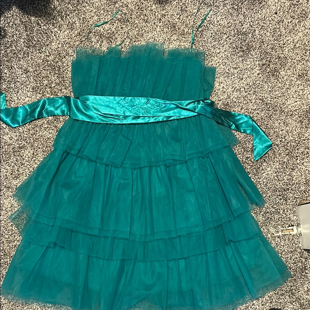 Green Tulle Strapless Dress with Elegant Design